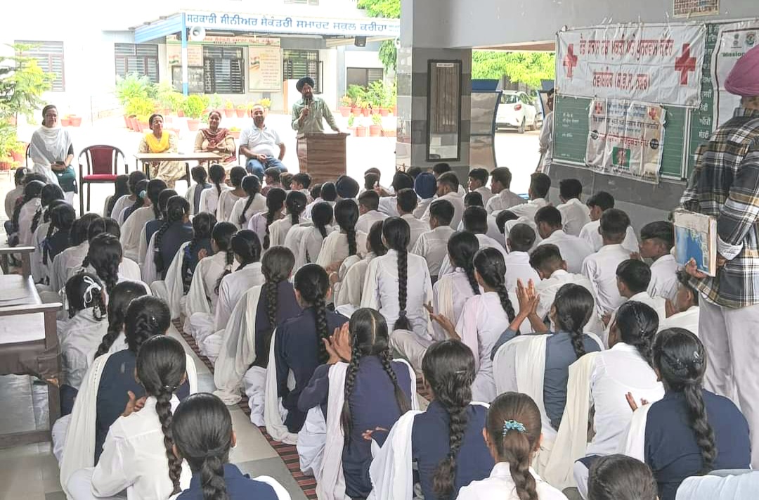 सीनियर सेकेंडरी स्कूल करिहा में नशा विरोधी जागरूकता शिविर का आयोजन किया गया
